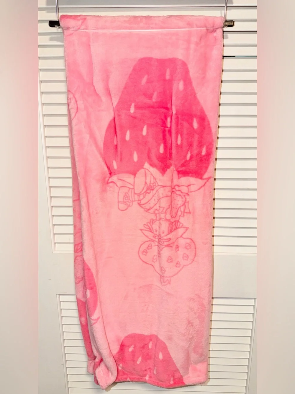 Strawberry Shortcake Plush Throw Blanket - Pink